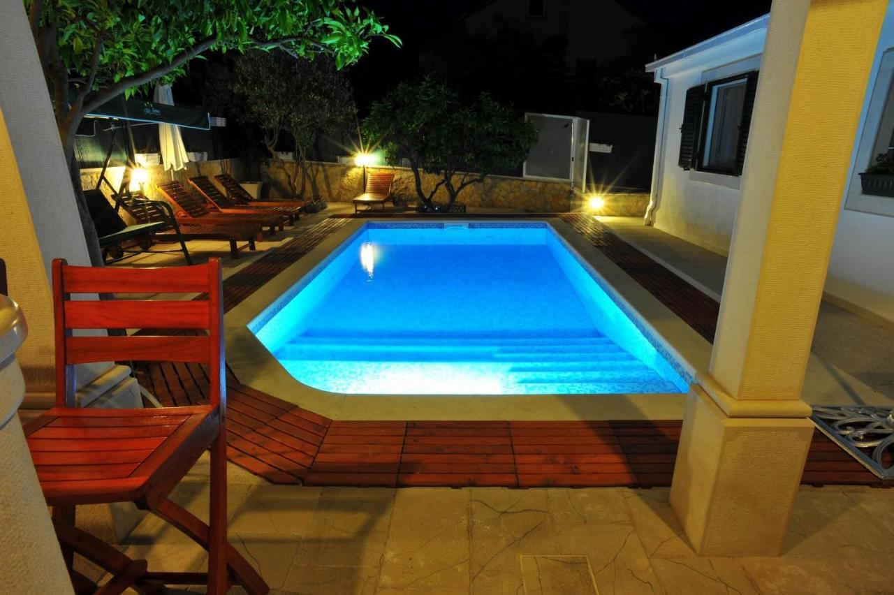 Villa Anni Sutivan Bilik gambar