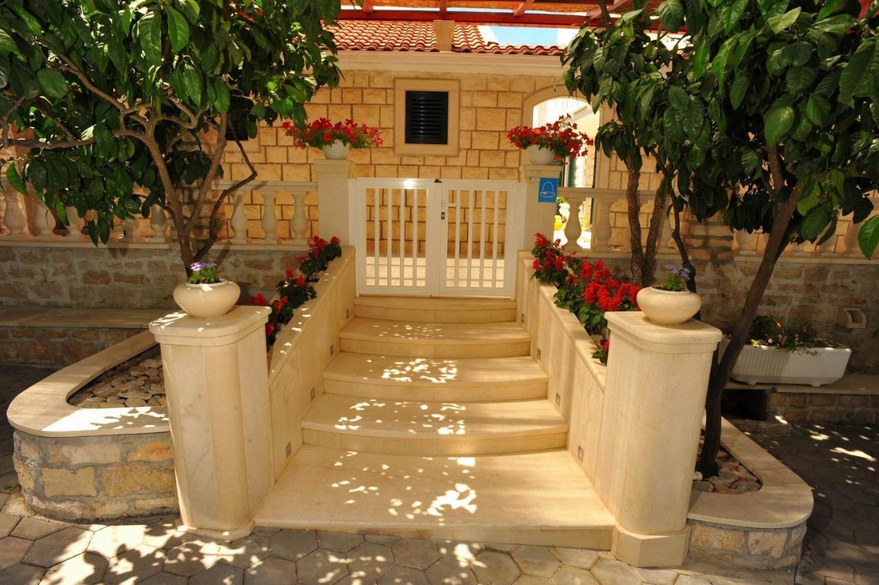 Villa Anni Sutivan Luaran gambar