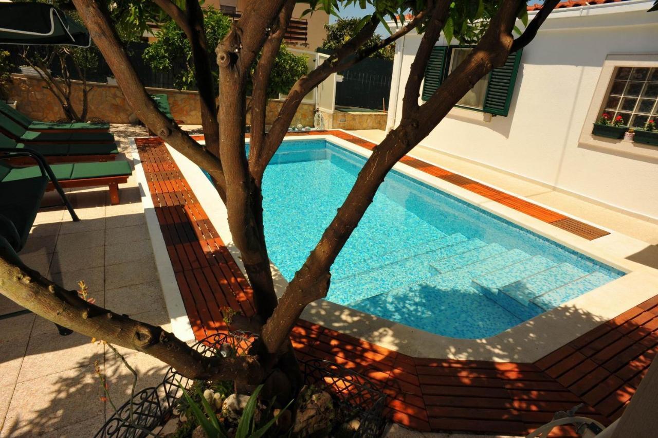 Villa Anni Sutivan Bilik gambar